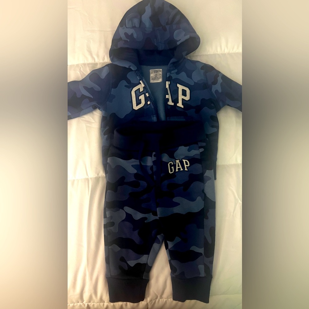Baby Gap infant sweatsuit 6-12 months
